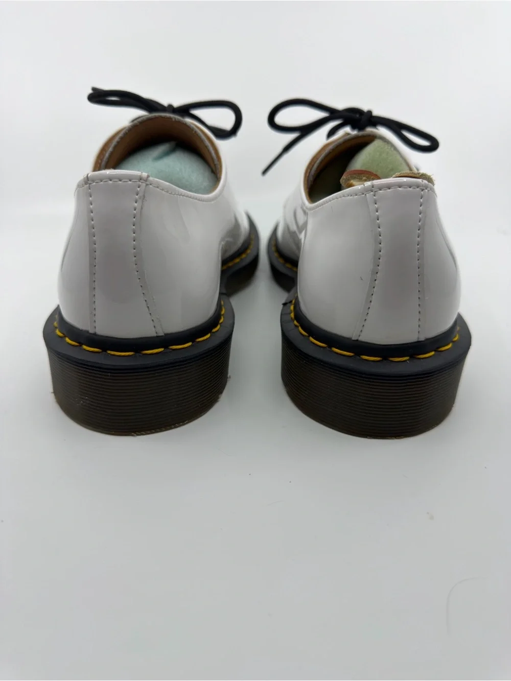 Dr. Martens 1461 Oxford shoes featuring a white patent leather upper SZ 10